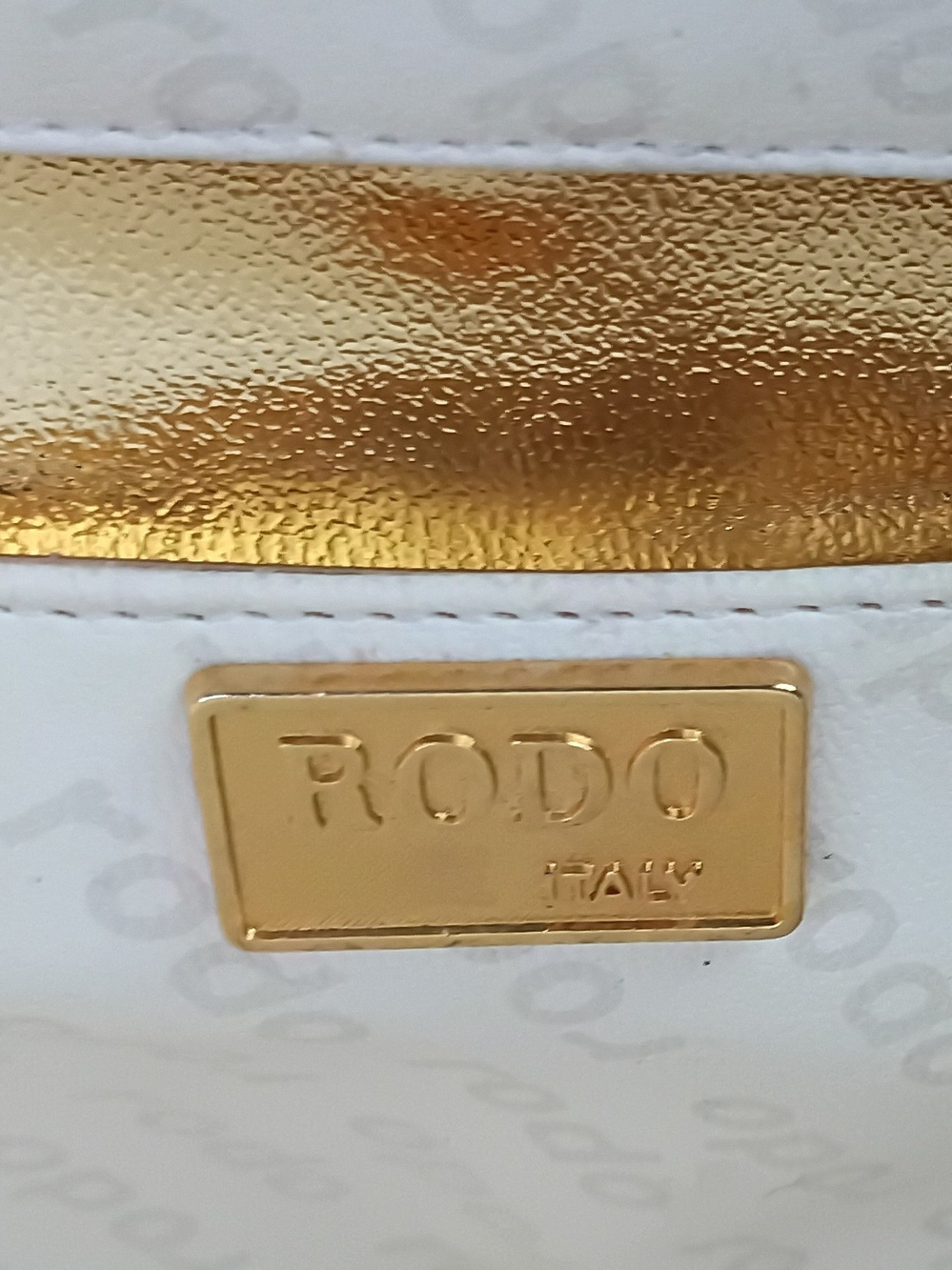 Woven Rodo Italy White Shoulder Bag with Gold-Tone Clasp(100%Authentic,Rare) - Picture 3 of 14